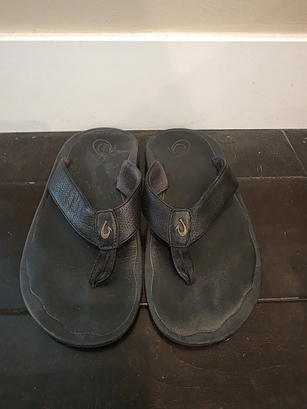 Men's Olukai Black Leather Flip Flop Sandals